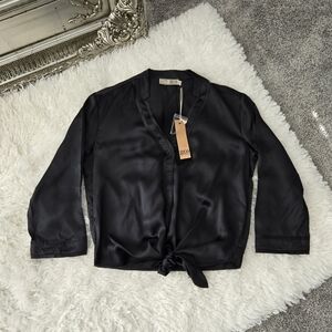 GO SILK GO FIT TO BE TIED TOP IN Black. Size Small. New without tags.
